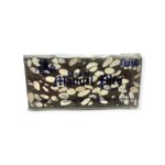 Turrón de chocolate con almendras